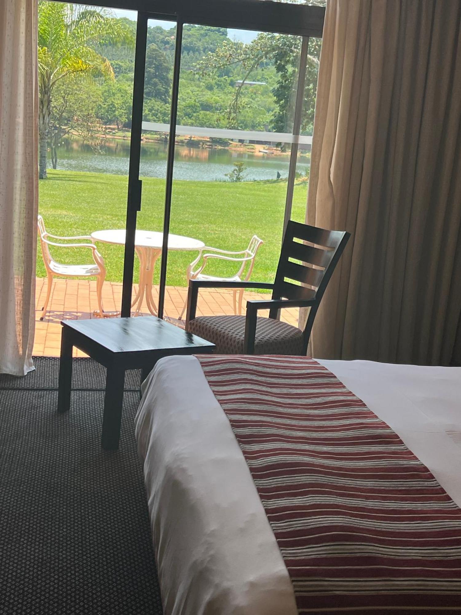African Sky Hotels - Pine Lake Inn White River Exteriör bild