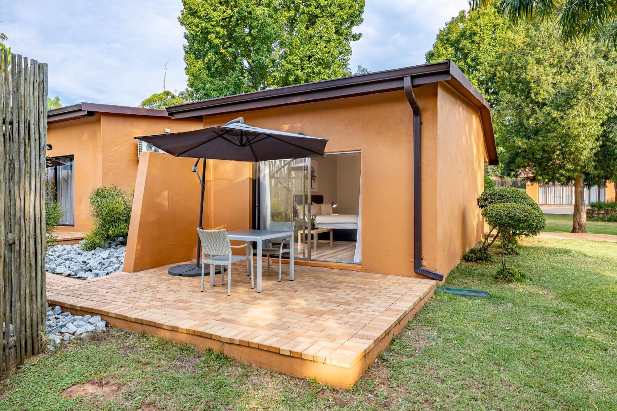 African Sky Hotels - Pine Lake Inn White River Exteriör bild